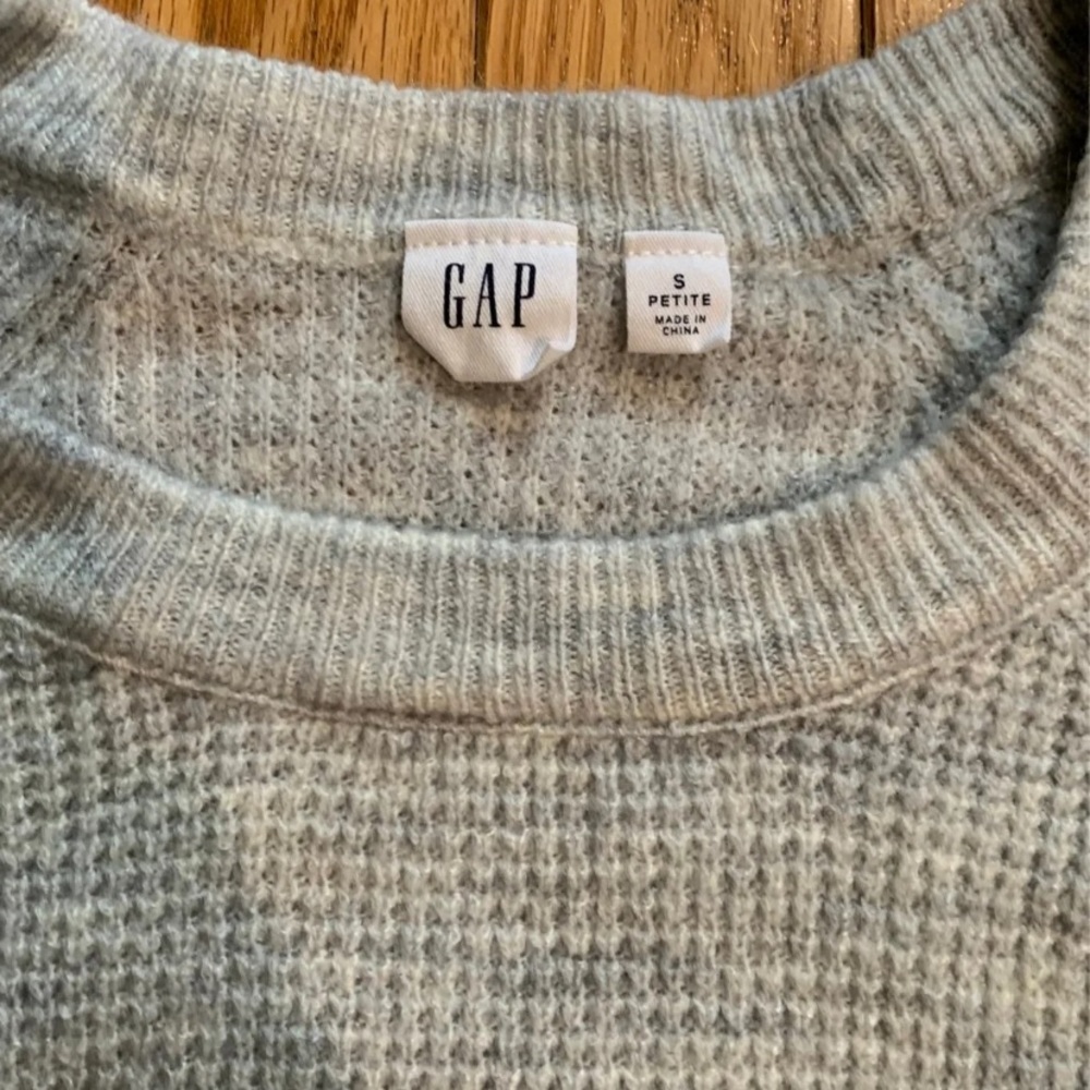 Gap sweater